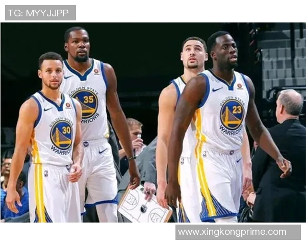 追梦格林赛后穿保护靴离开球馆伤势引发球迷担忧